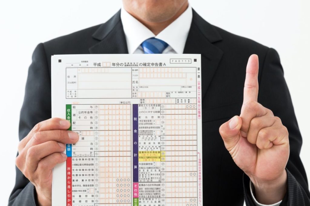 家族間で株式譲渡を行う際にかかる税金