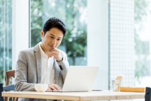個人事業主が事業承継する方法！個人版事業承継税制もあわせてご紹介します