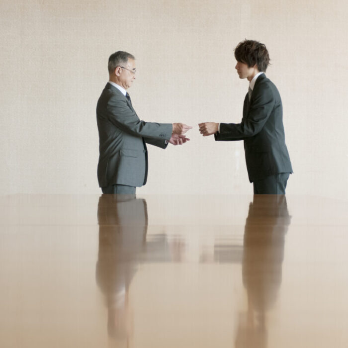 中小企業の後継者問題は深刻？現状や原因、解決策などを解説！