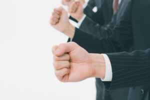 【事例6選】敵対的買収（TOB）のターゲットになっても慌てない！防衛策で突破しよう