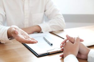 死亡時の世帯主変更はどうやる？一人暮らしのケースなど手続きの流れを解説！